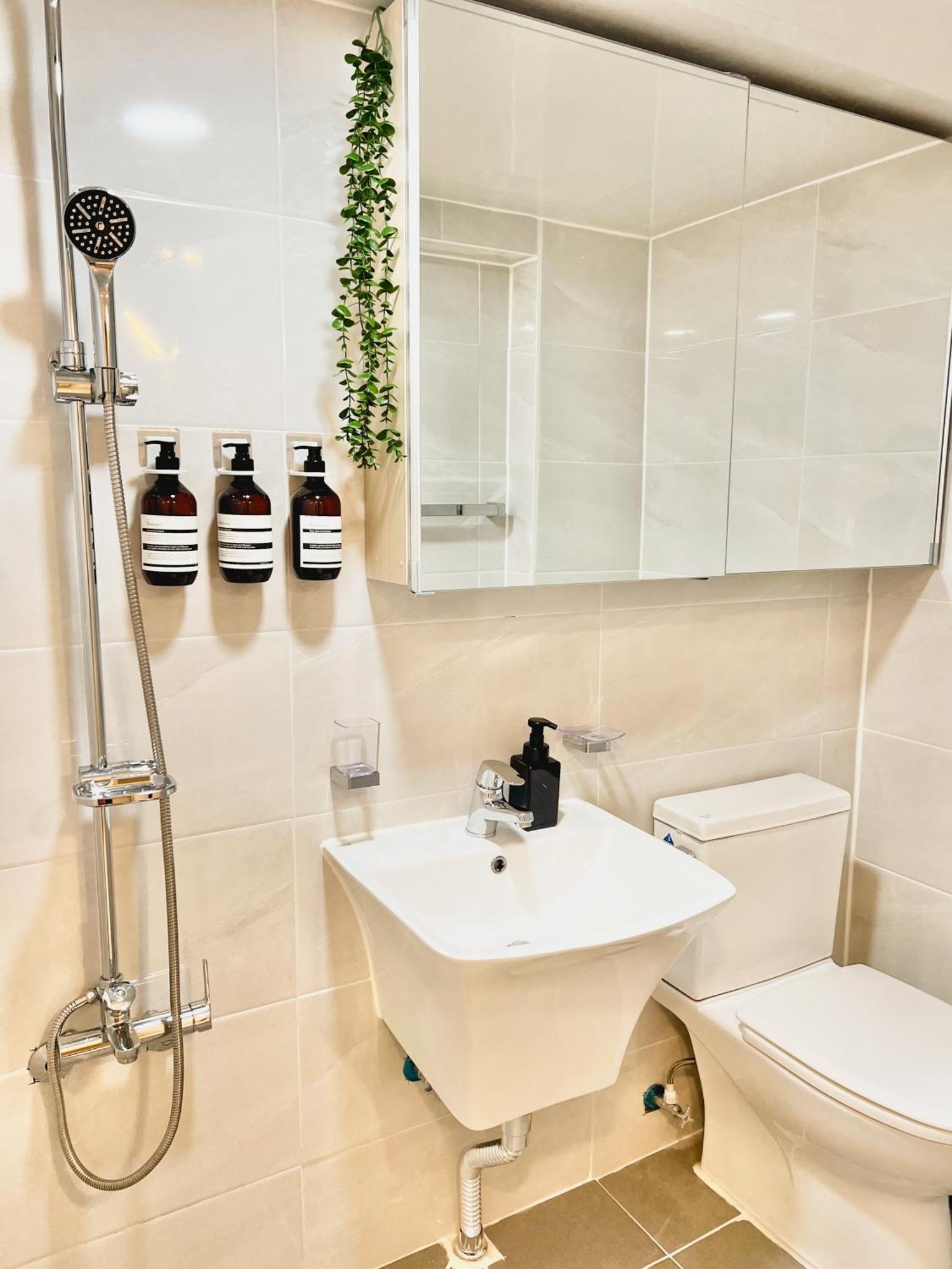 Waterfall- Yeonhui Hongdae 10mins Sinchon 3beds 6ppl * Seoul