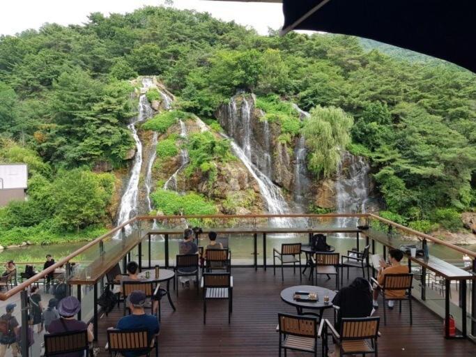 Waterfall- Yeonhui Hongdae 10mins Sinchon 3beds 6ppl Pangsapuri Seoul